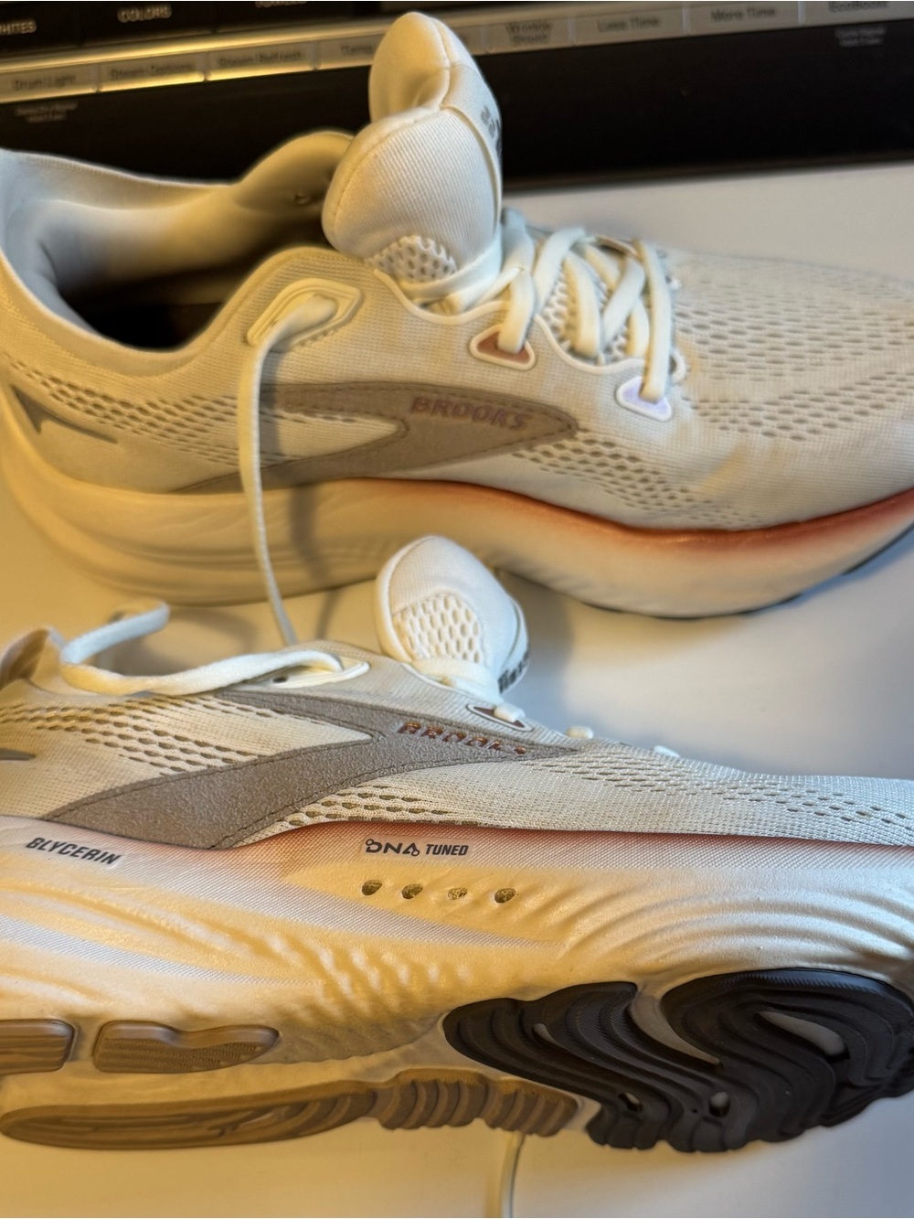 Brooks Glycerin 22 in Coconut/Chateau/Rose